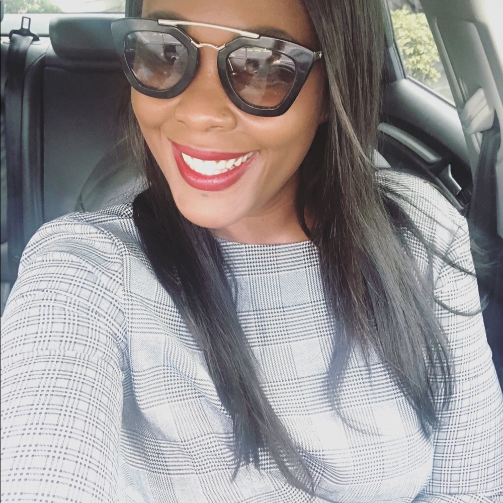 Meet your Posher, Roxanne